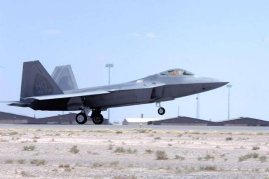 3·22美国空军基地飞机着陆事故