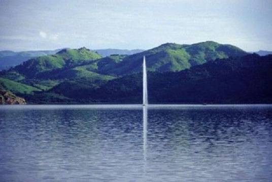 尼奥斯湖