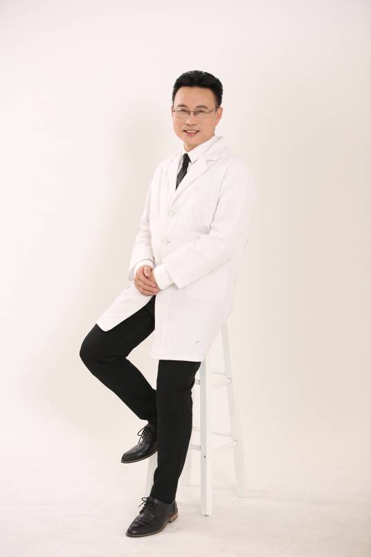 石涛（大连蜜丝医疗美容诊所有限公司医生）