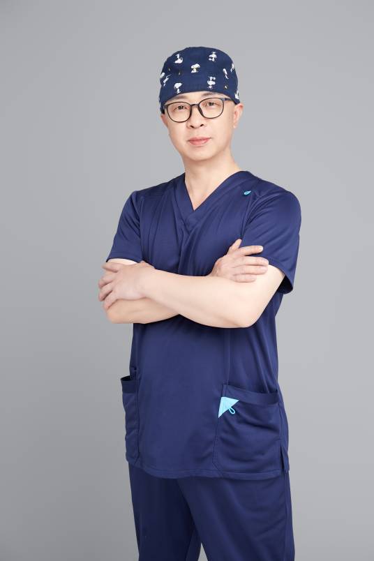 杨建荣（美容外科主诊医师）