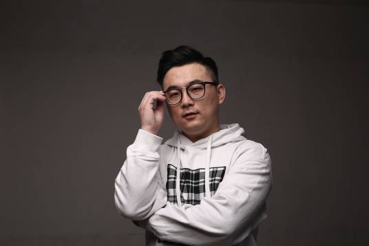 徐旭（辽宁鞍山人）