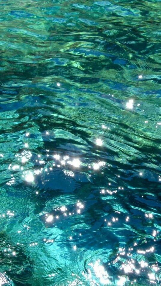 湖水蓝