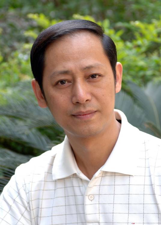 胡强（景德镇学院教授，陶瓷艺术家）