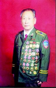 李本春(全国公安一级英模)