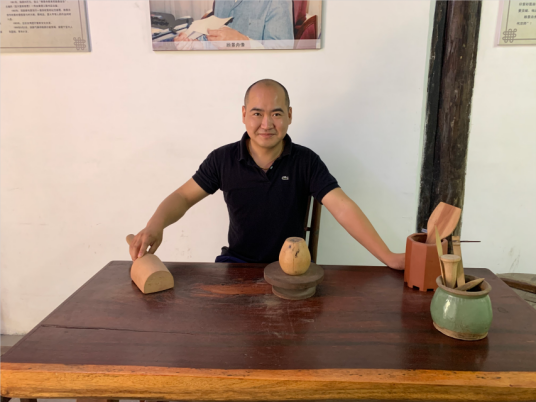 李亚男（高级工艺美术师）