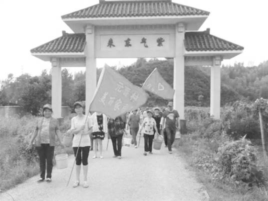 元潘村（广东省兴宁市罗岗镇辖村）