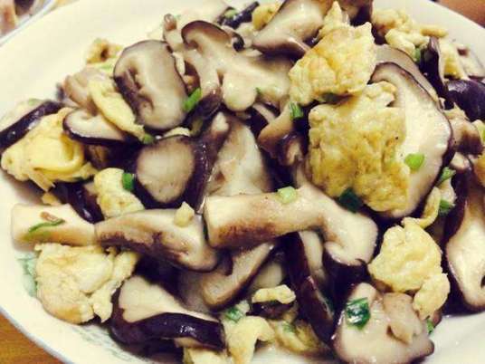 香菇木耳炒鸡蛋