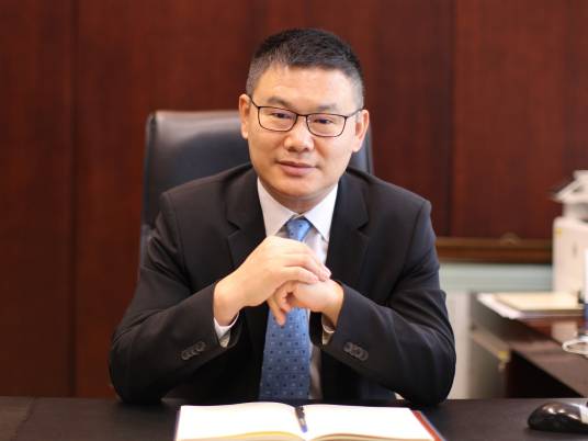 阎峰（第十四届全国政协委员、经济委员会委员，国泰君安国际董事长兼总裁）