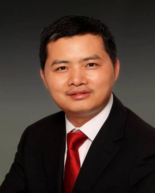 鄢一龙