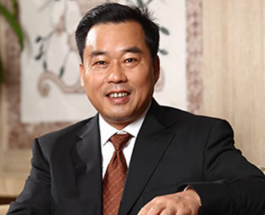 李春波（浙江医药股份新昌制药厂董事长）