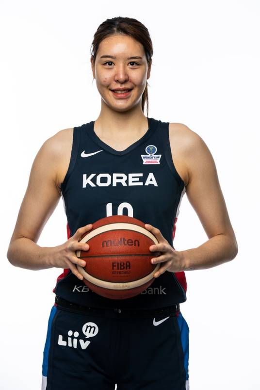 朴智秀（韩国女篮运动员）