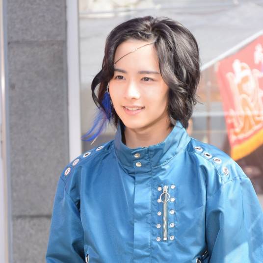 乌尔（日本特摄剧《假面骑士Zi-O》中的男配角）