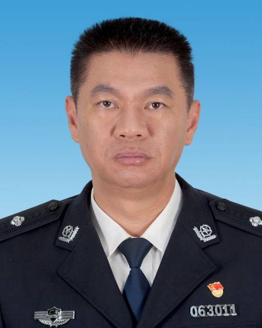 杨永平（深圳市光明新区党工委委员、公安局局长）