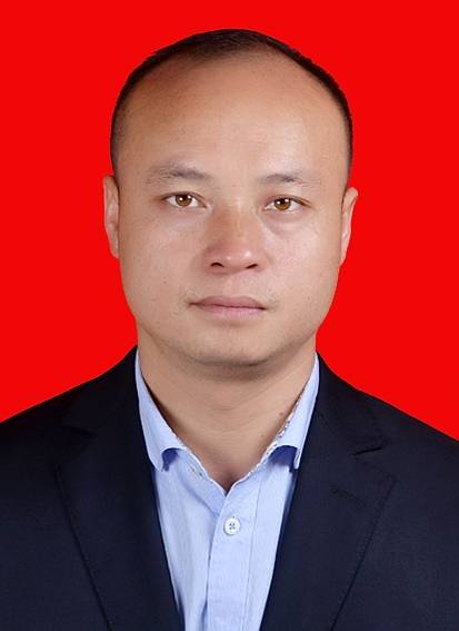 谢锋（陕西省宝鸡市千阳县环保新材料工业园管委会副主任）