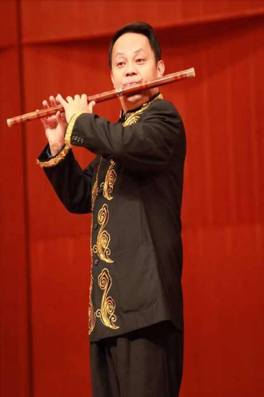 郑强（云南爱乐民族乐团团长兼艺术总监）