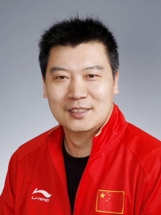 李隼（中国乒乓球队总教练）