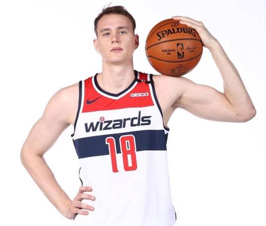 安热伊斯·帕塞奇尼克斯