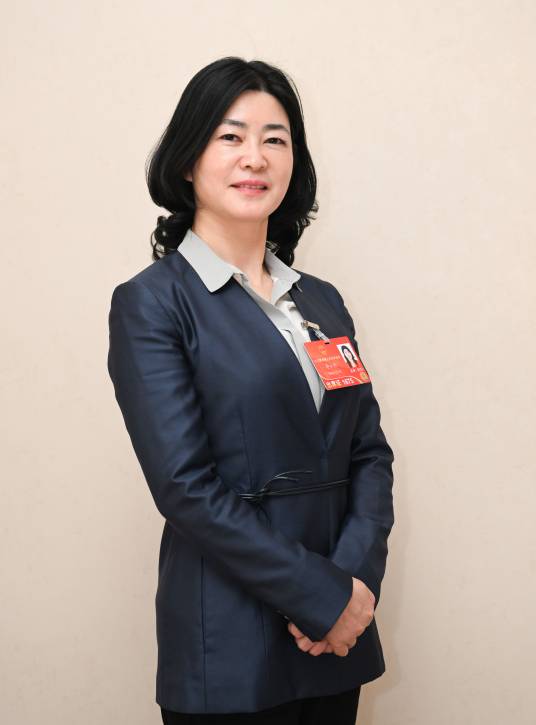 李小红（第十四届全国人大代表，湖南佳惠集团公司董事长）