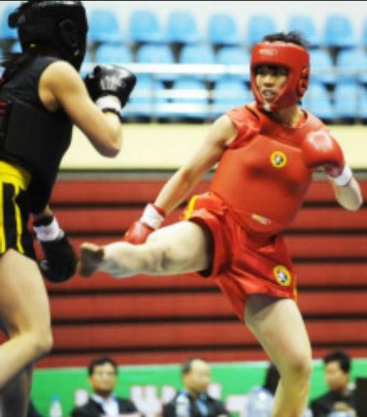 李鸣凤（中国女子散打第一人）