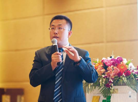 刘东（高级兽医师）