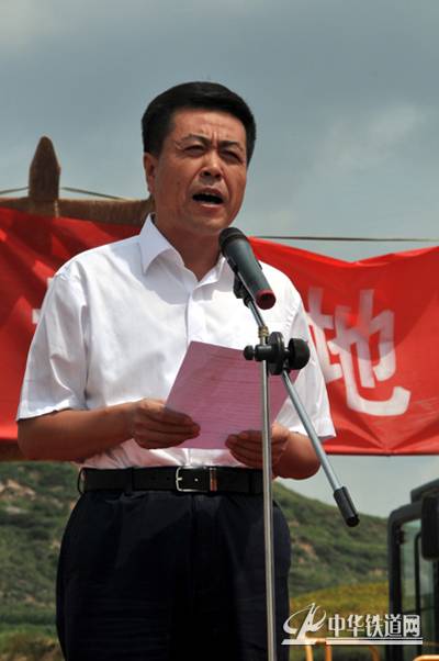 尹新平（中国矿业大学成人教育学院党委书记）