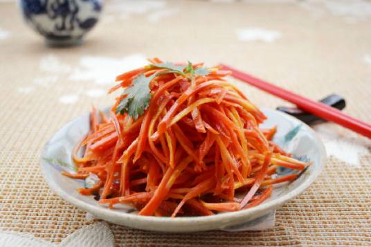 凉拌红萝卜丝