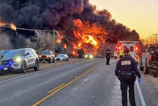 2·23美国火车与货车相撞事故