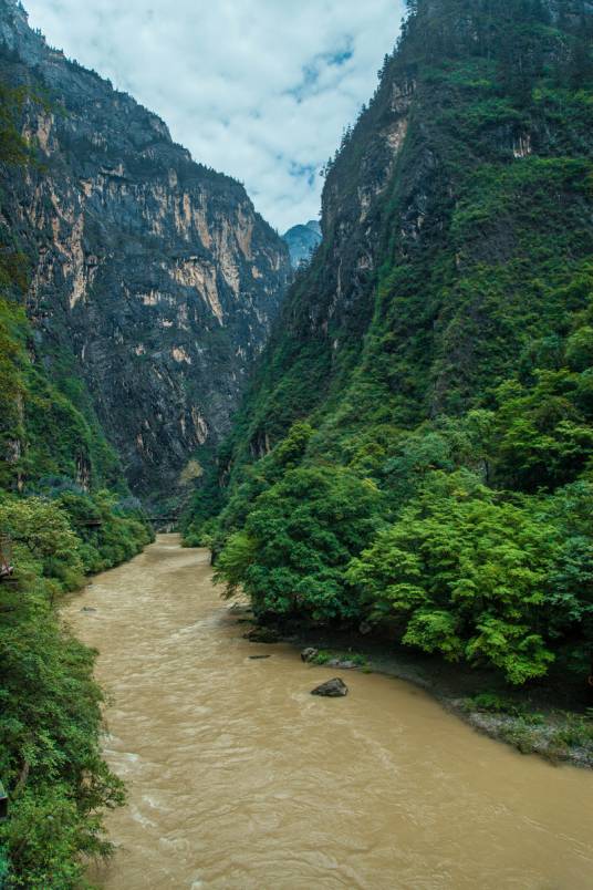 巴拉格宗峡谷