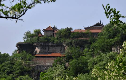 龙多山