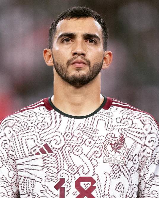 路易斯·查韦斯（1996年1月出生的墨西哥足球运动员）