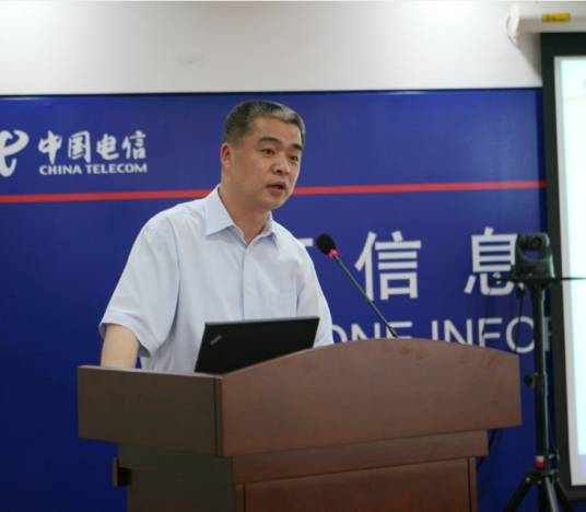 王玮（号百控股股份有限公司董事长）