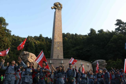 户外徒步：重走长征路