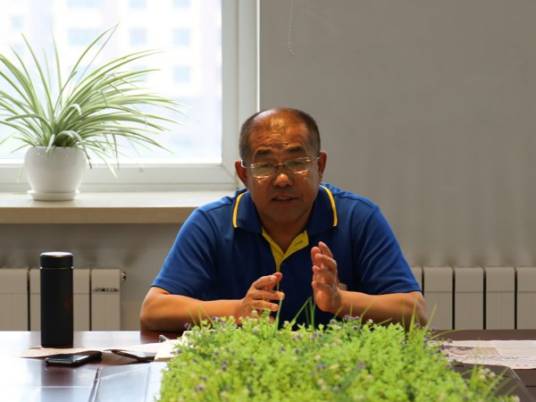 吴平（民革内蒙古自治区委员会原巡视员、副主委）