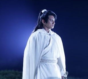 白衣人（古龙小说《浣花洗剑录》人物）