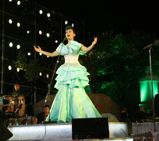 感恩祖国（谭晶演唱歌曲）