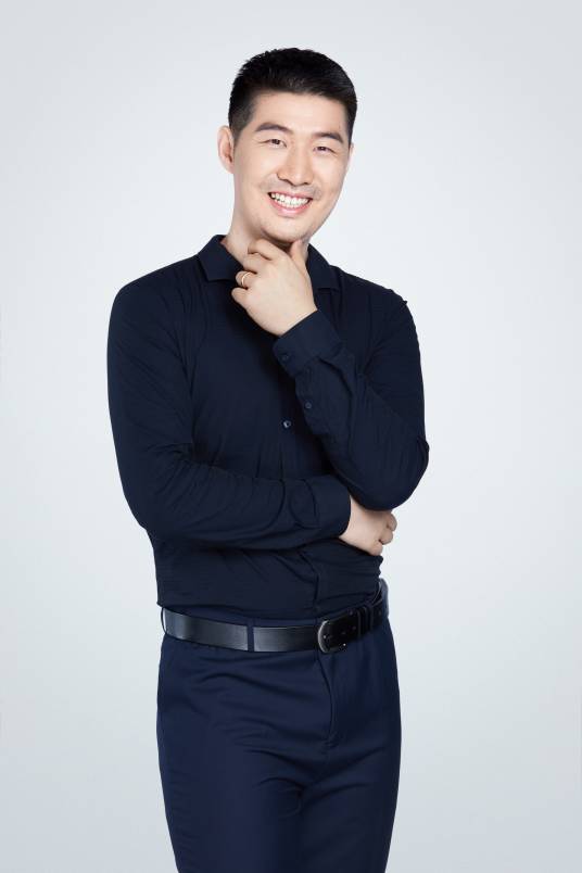 张林峰（深势科技创始人兼首席科学家、北京科学智能研究院院长、戈登贝尔奖获得者）