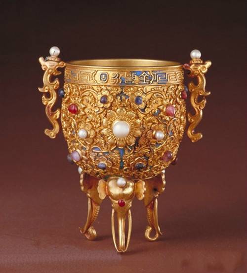 清乾隆金嵌宝金瓯永固杯（清乾隆时期的故宫金器）