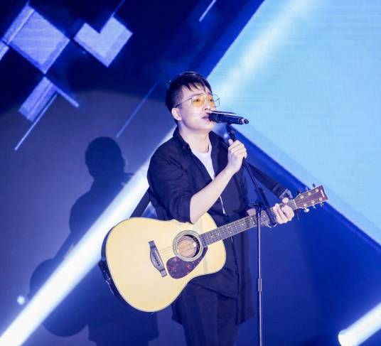 李鑫（中国男歌手）