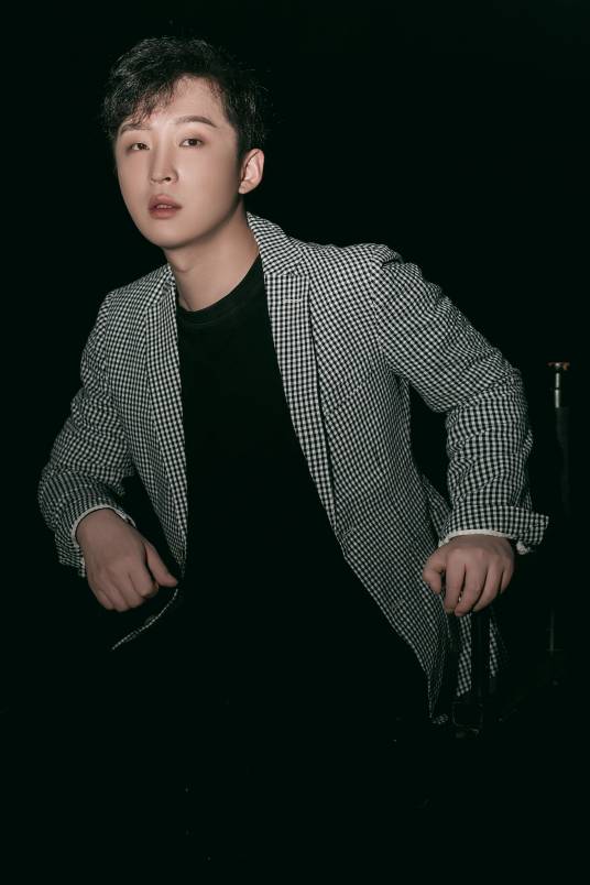 李佳鑫（中国男演员、导演、歌手）