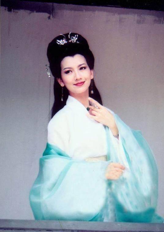 白素贞（中国民间传统故事《白蛇传》中的主角）