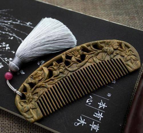 梳子（梳理头发的工具）