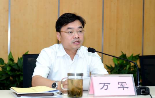 万军（江苏连云港经济技术开发区党工委委员、管委会副主任）