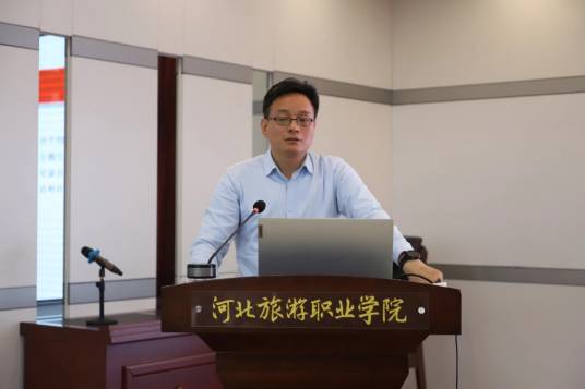 李文斌（民盟河北省委副主委、河北工业职业技术大学副校长）