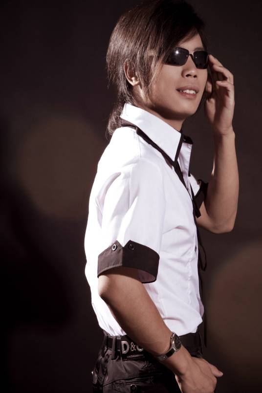 秦齐（中国男歌手）