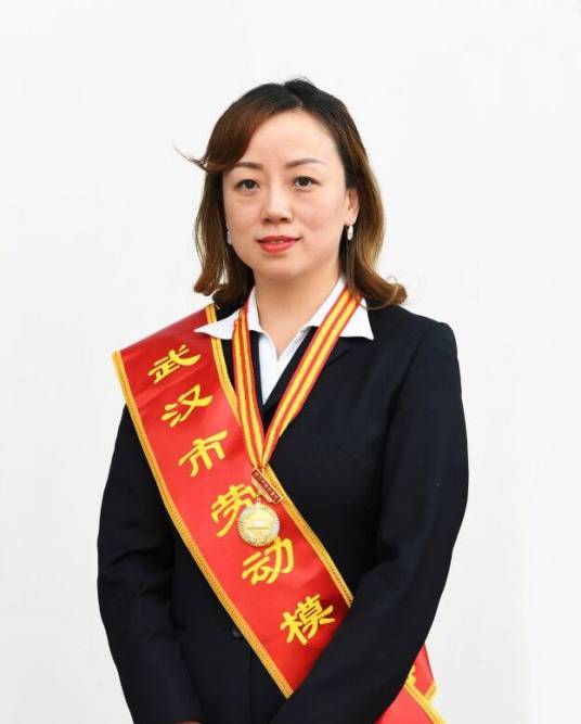 王琼（第十四届全国人大代表，武汉三镇实业控股股份有限公司宗关水厂化验班班长）