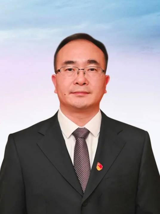 李志伟（第十四届全国人大代表，河南光远新材料股份有限公司党委书记、董事长）