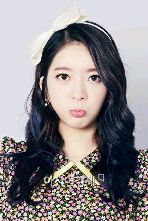 赵雅英（韩国女歌手、演员）