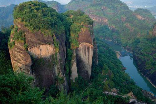 龙王山（广东省化州市龙王山）