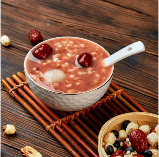 腊八粥（在腊八节用多种食材熬制的粥）