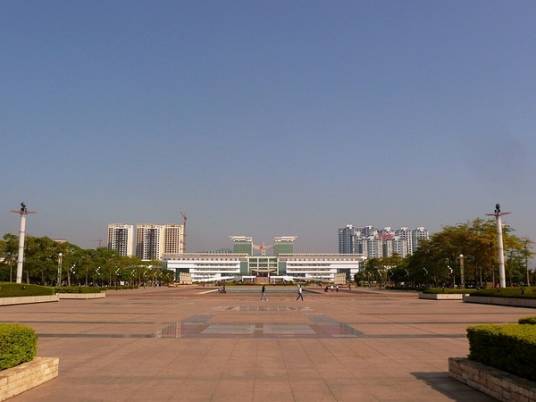 新世纪广场（河南省鹤壁市新世纪广场）